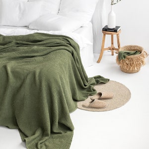 Linen waffle blanket in forest green | Waffle linen blanket | Linen bed spread | Queen, king sizes | Boho, picnic blanket | Linen coverlet