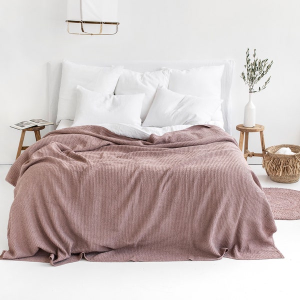 Waffle linen blanket in Woodrose (Dusty Pink). Linen throw blanket, bed spread. Linen bed cover in King, Queen sizes.