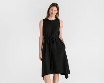 Robe en lin noire NIDA. Robe en lin sans manches. Robe midi pour femme, asymétrique. Robe avec poches, ceinture, coupe ample