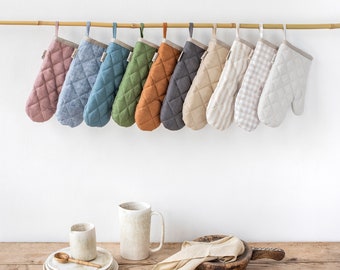 Linen Oven Mitt in Various Colors – Heat Resistant Quilted Kitchen Glove – Protective Pot Holder – Hostess Gift – Insulated Padding