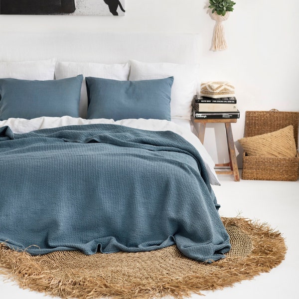 Gray blue waffle linen blanket / Linen throw blanket / Linen King, Queen bed throw / Bedspread, coverlet