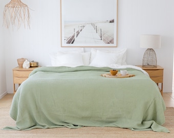 Waffle linen blanket in Pistachio green / Linen throw blanket / Linen bed throw in King / Queen coverlet