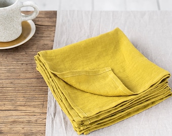 Lot de 2 serviettes en lin jaune mousse. Décoration de table, linge de table.
