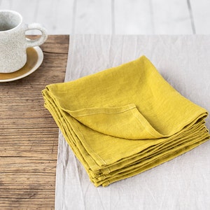 Moss Yellow linen napkin set of 2. Washed linen cloth napkins. Table decor, table linens. Moss yellow