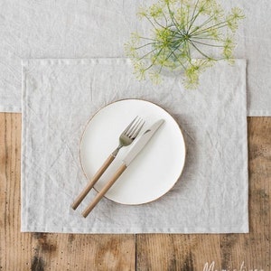Light Gray Linen Placemats Set – Soft Stonewashed Table Linens – Reusable Neutral Dining Decor – Rustic Minimalist Style – Eco Friendly Gift