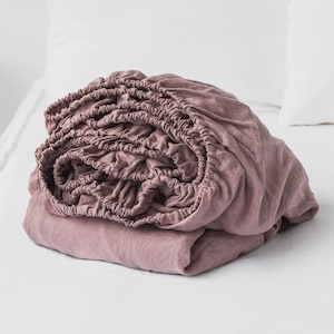 Sábana ajustable de lino – Ropa de cama de lino rosa empolvado Woodrose – Sábana de bolsillo profundo tamaño Queen King – Suave, lavada a la piedra, que absorbe la humedad, lino OEKO