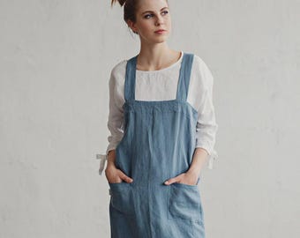 Delantal de lino azul grisáceo con espalda cruzada — Delantal de cocina japonés con bolsillos — Delantal de jardín — Delantal unisex de lino, ideal como regalo.