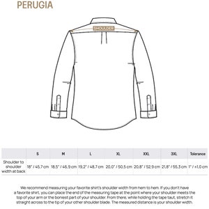 K&ouml;nnte beinhalten: Eine R&uuml;ckansicht-Zeichnung eines Hemdes, beschriftet mit "SHIRT PERUGIA". Ma&szlig;e f&uuml;r die Schulterbreite in Zentimetern, von 45,7 cm bis 55,3 cm, sind angegeben. Anweisungen zur Messung der Schulterbreite sind enthalten.