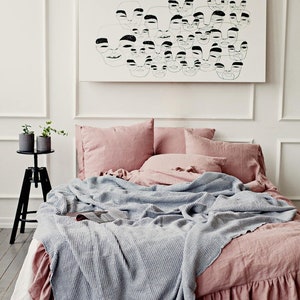 Light Gray Waffle Linen Blanket – Soft Neutral Throw for Queen or King Bed – Cozy Linen Bedspread for Farmhouse or Scandinavian Interiors