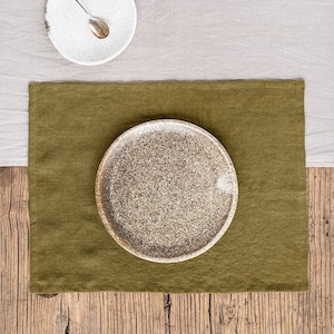 Olive Green Linen Placemats Set of 2 – Stone Washed Flax Table Mats – Rustic Dining Decor – Soft & Durable Reusable Linens – Farmhouse Style