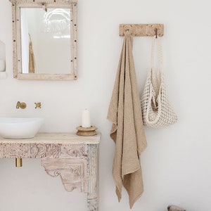 Beige linen waffle towel SET: hand, face, body linen towels. Beige linen towels. Fluffy, absorbent linen waffle towels. Quality bath linens. 画像 5