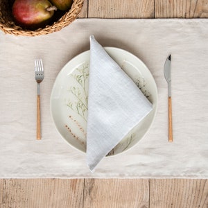 White Linen Napkin Set of 2 – Handmade Stonewashed Cloth Napkins – Soft European Flax – Minimalist Wedding Linens – Reusable Eco Napkins