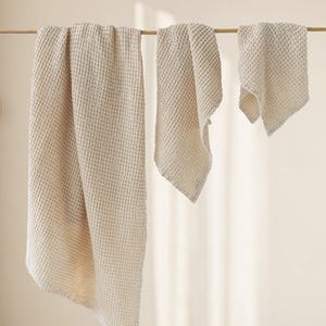 Vanilla Linen Waffle Towel Set – 3 Piece Stonewashed Linen Bath Towels – Eco Friendly Minimalist Bathroom Gift – Neutral Natural Decor