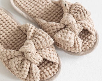 Oatmeal Waffle Linen Slippers with Bow – Natural Open Toe Spa Slippers for Women – Cozy Breathable Indoor House Shoes – Bridesmaid Gift Idea