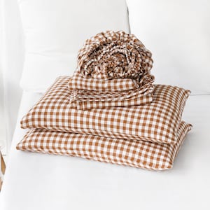 Cinnamon Gingham Linen Sheet Set – Warm Brown Checkered Bedding – Breathable Flat Sheet, Fitted Sheet & Pillowcases – Cozy Fall Linen Sheets