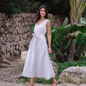 Ärmelloses Sommerkleid mit U-Boot-Ausschnitt - Leinen Maxikleid – fließender Hochzeitsgast Look in Schwarz – Elegantes formelles Urlaubsoutfit mit Taschen CHILOE
