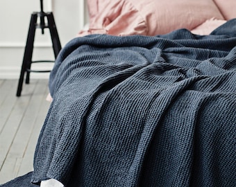 Waffle linen blanket in Dark Gray. Linen throw blanket. Dark Gray bed cover, bedspread, coverlet in King and Queen sizes.