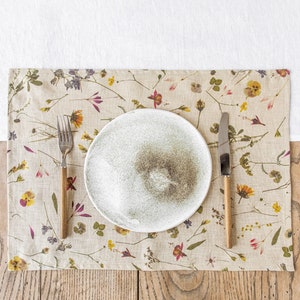 Botanical print linen placemats (set of 2) | Floral print placemats | Easter placemats | Rustic, Farmhouse, Wedding, Dinner Party, Reusable