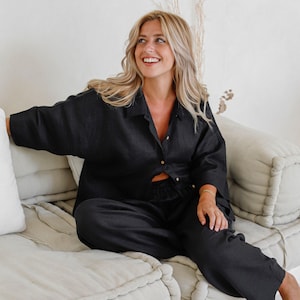 Black Linen Pajama Set – Minimalist Relaxed Fit Loungewear for Women – Organic Stonewashed Linen Sleep Set with Drawstring Pants AVEIRA