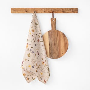 Botanical Print Linen Tea Towel – Absorbent Stone Washed Kitchen Dish Towel – Herbarium Inspired Linen Kitchen Decor – Housewarming Gift