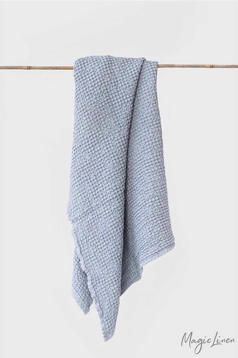 Waffle linen towel. Luxorious linen waffle bath towels in Light gray