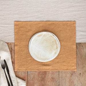 Tan Linen Placemats – Set of 2 Natural Flax Table Mats – Stonewashed Rustic Table Decor – Earthy Neutral Dining Linens – Reusable Textiles