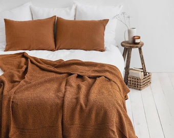 Cinnamon Waffle Linen Blanket – Warm Rust Bed Throw for Queen or King Bed – Soft Linen Bedspread for Farmhouse or Minimalist Interiors