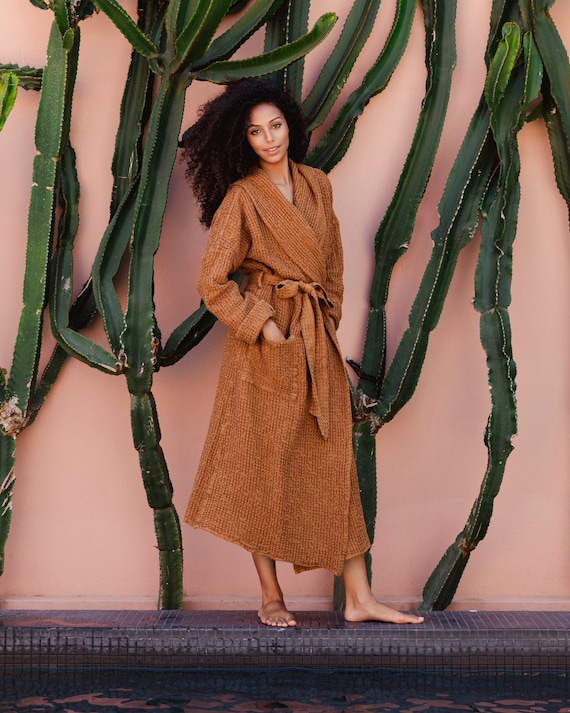 Linen Waffle Robe with Hood – Lightweight Summer Bathrobe for Women – Soft Breathable Travel Loungewear in Earthy Colors – Spa Essential