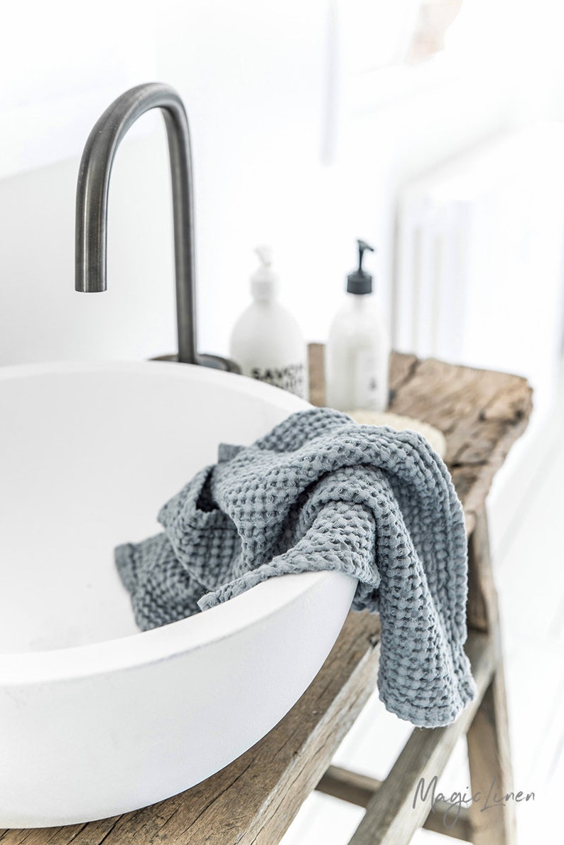 MagicLinen Linen towel set in waffle light gray color. Come discover lovely European Country Bespoke Linen for Home & You! #europeancountry #interiordesign #linen #handmadelinens #linenclothing #linendecor #homedecor