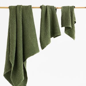 Forest Green Linen Waffle Towel Set – Soft Towels for Face, Hand, Body – Quick Dry Stonewashed Bath Set – Spa Earthy Gift for Him or Her