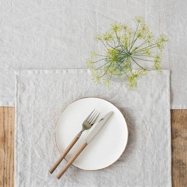 Light Gray Linen Placemats Set of 2 – Soft Table Linens – Reusable Neutral Dining Decor – Rustic Minimalist Style – Eco Friendly Gift