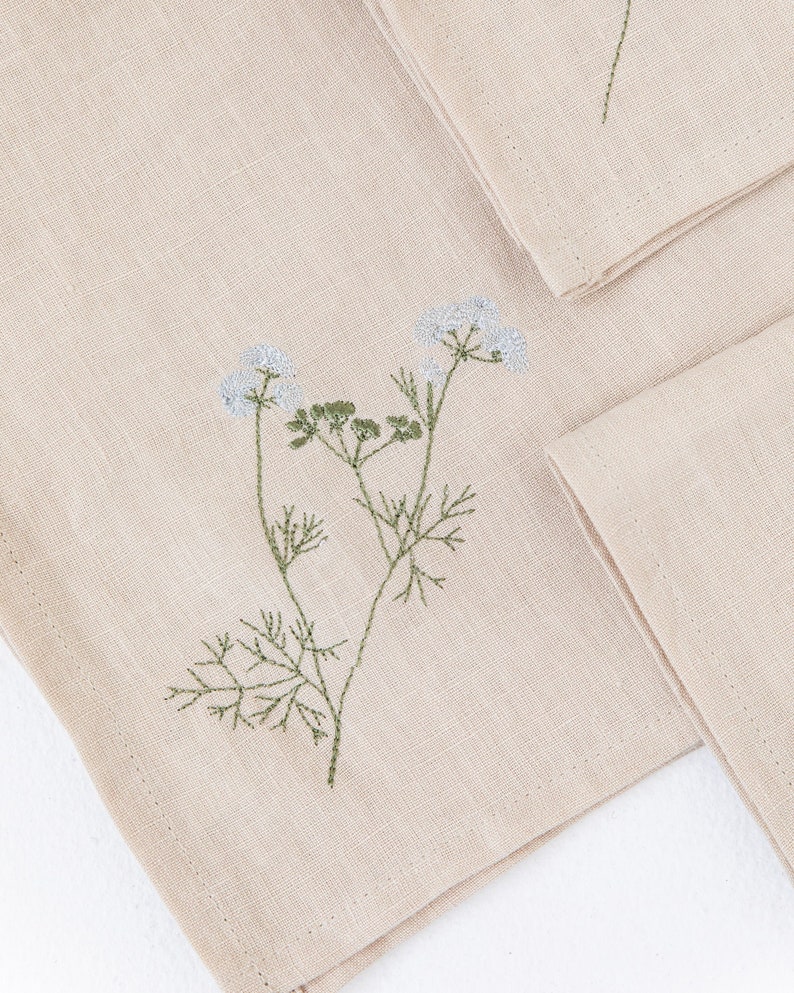 MagicLinen Wildflower Embroidered Linen Napkin - Thumbnail 3