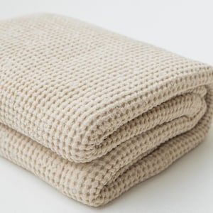 Vanilla Waffle Linen Blanket – Soft Neutral Bed Throw for Queen or King – Natural Linen Bedspread for Summer and Minimalist Interiors