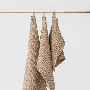 Beige linen waffle towel SET: hand, face, body linen towels. Beige linen towels. Fluffy, absorbent linen waffle towels. Quality bath linens. 画像 6