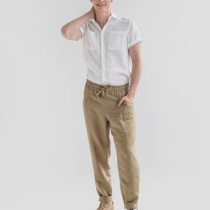 Mens Linen Pants – Cinnamon Trousers with Drawstring Waist and Cargo Pockets – Lightweight Wear - Breathable Outfit, Look TRUCKEE Dried moss