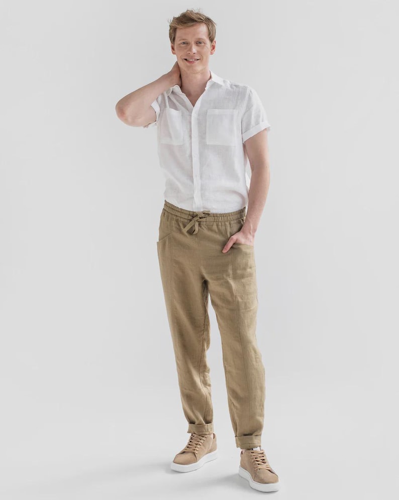 Mens Linen Pants – Cinnamon Trousers with Drawstring Waist and Cargo Pockets – Lightweight Wear - Breathable Outfit, Look TRUCKEE Dried moss