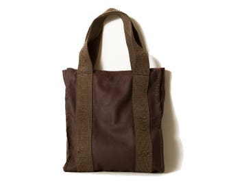 Urban Elegance: Bordeaux Leather Medium Tote