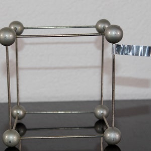 3 Vintage molecular atomic structure models of the crystal system These models, used for chemistry education classroom purposes 50/60