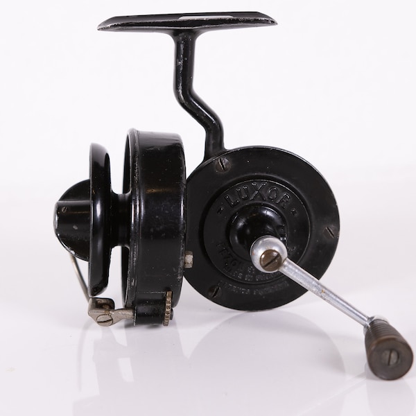 Old fishing spinning reel – Pezon & Michel Luxor