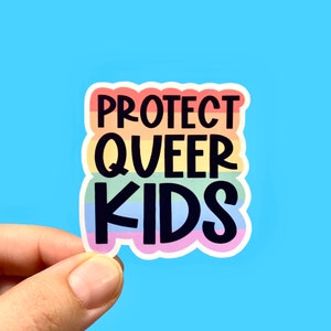 Proteggi i bambini queer / Adesivi orgoglio / Adesivo LGBTQ / Adesivi per la giustizia sociale / Regalo per i millennial / Adesivo arcobaleno / Adesivo queer