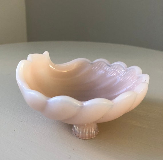 Creamy Pale Pink Shell Footed Trinket Dish Cambri… - image 1