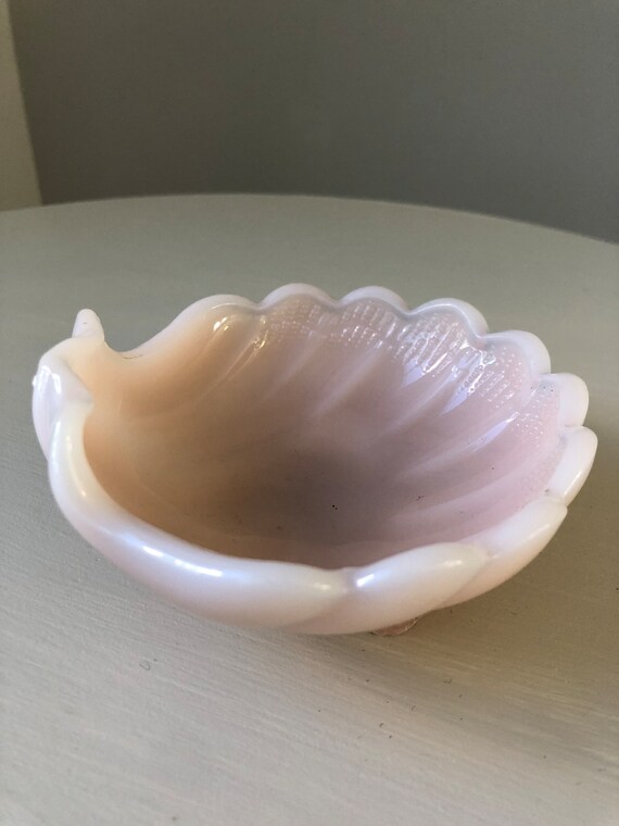 Creamy Pale Pink Shell Footed Trinket Dish Cambri… - image 2