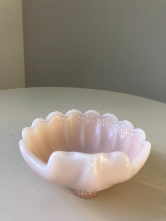 Creamy Pale Pink Shell Footed Trinket Dish Cambri… - image 3