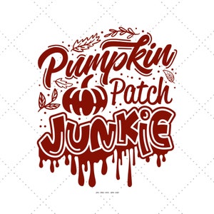 Könnte beinhalten: Rotes Grafikdesign mit dem Text "Pumpkin Patch Junkie" und einem stilisierten Kürbis. Der Text hat einen Tropfeffekt.