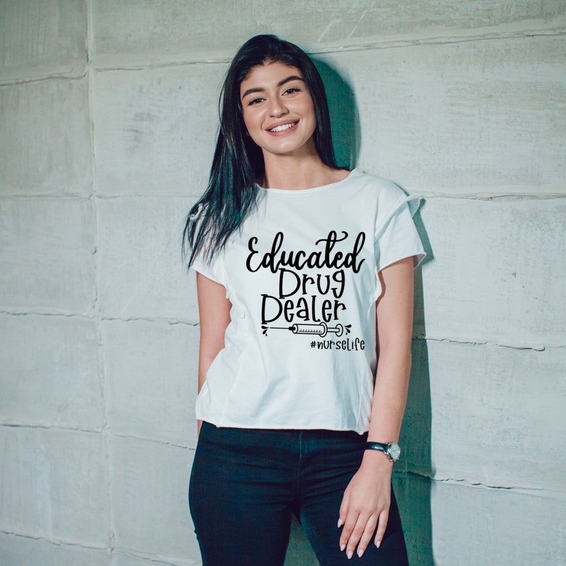 Infirmière chemise Svg, Tee étudiant infirmier, cadeau infirmière, cadeau infirmière drôle, cadeau pour RN, trafiquant de drogue instruit image 3