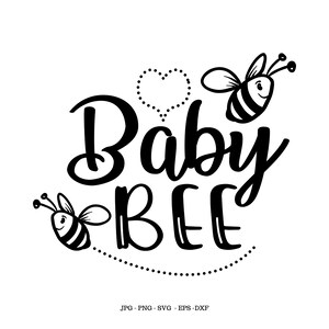 Könnte beinhalten: Schwarz-weiß Grafik mit den Worten "Baby BEE" in einer verspielten Schriftart. Zwei Cartoon-Bienen und ein gepunktetes Herz verzieren den Text. Geeignet für Babypartys oder Kinderzimmerdekoration.