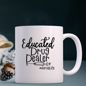 Infirmière chemise Svg, Tee étudiant infirmier, cadeau infirmière, cadeau infirmière drôle, cadeau pour RN, trafiquant de drogue instruit image 5