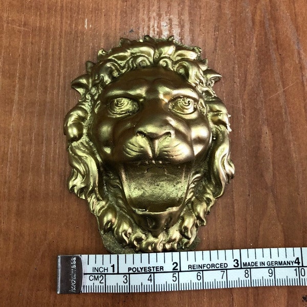 Têtes de lion, accessoire de costume, détails du costume de cosplay, broche du zodiaque GRANDE lion, tête de sculpture de lion, moulage en fibre de verre, lion d’or