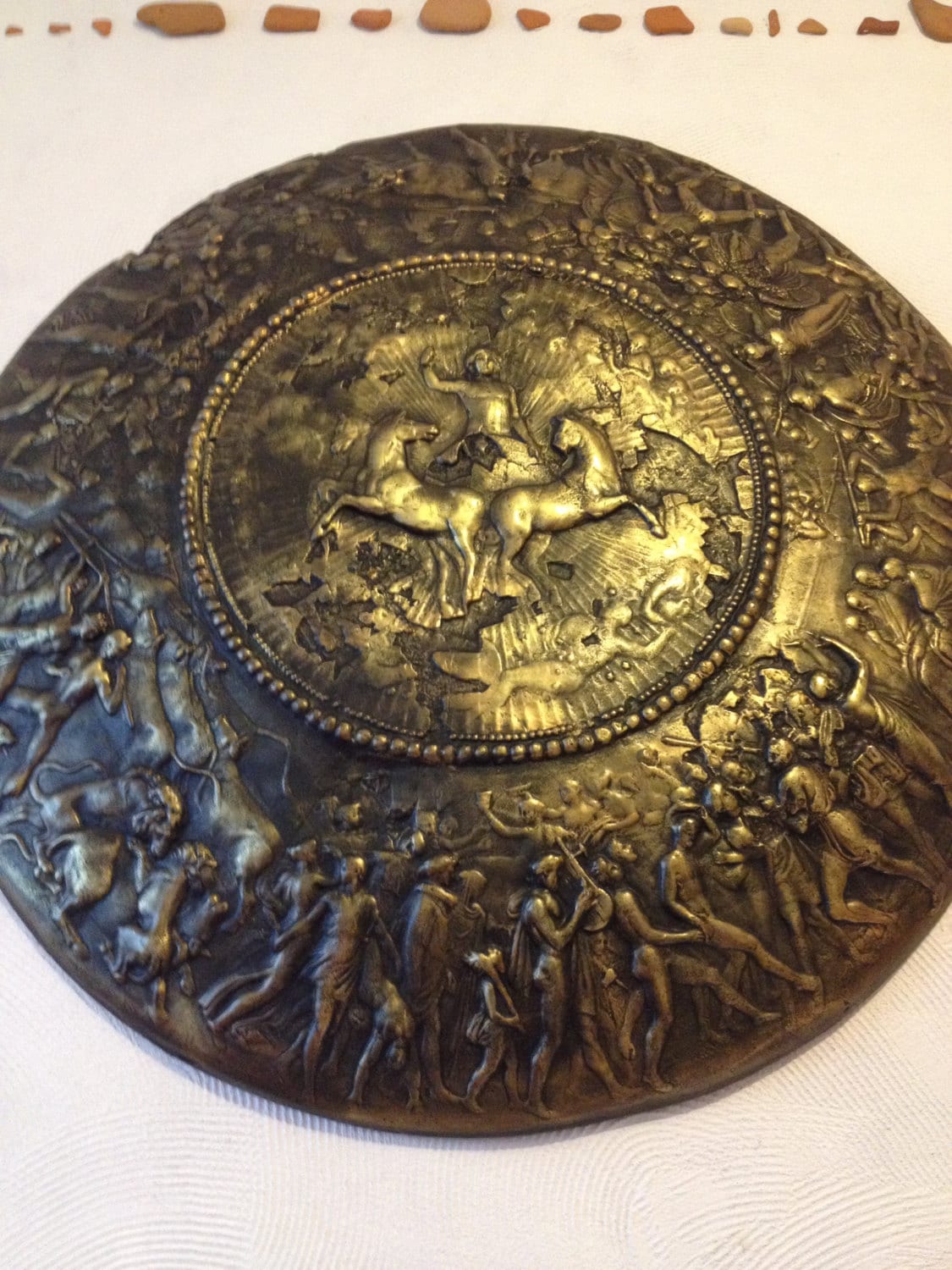 アキレスの盾のレプリカ：古代ギリシャのブロンズ彫刻、壁飾り - Etsy 日本