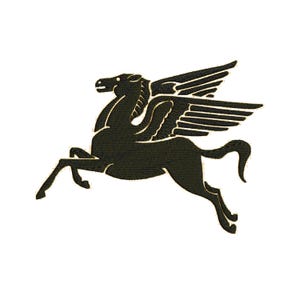 Peut inclure: Une silhouette noire d'un cheval ailé, ou Pégase, avec ses ailes déployées. Le cheval est en plein vol, la tête tournée sur le côté et les pattes tendues.